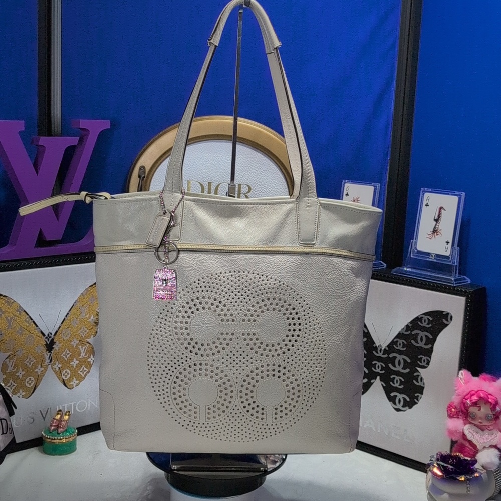 Coach #17041 Vintage Audry Leigh Lazer Cut Ivory Leather Shoulder Bag - 🔥🔥